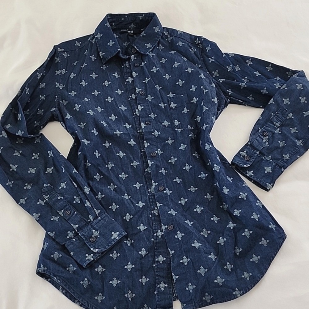 Uniqlo Denim Button Down Shirt Womens Medium Blue Geometric Print Casual Boho